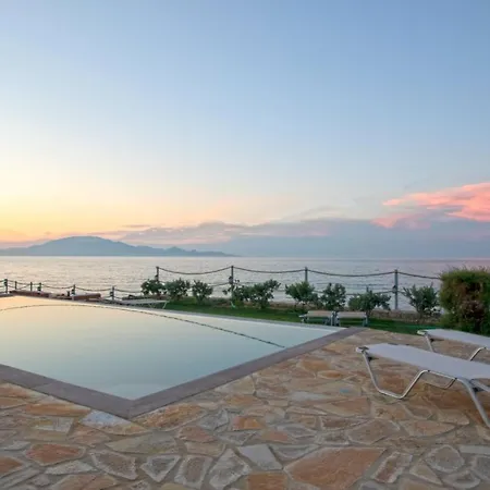 Villa Omega Estate Kypseli