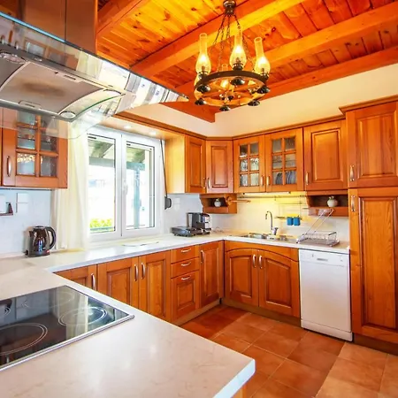 Omega Estate * Kypseli