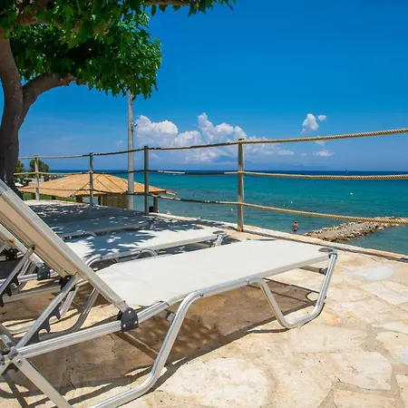 Omega Estate * Kypseli